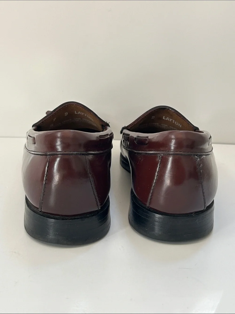 G.H. Bass Weejuns Men's Size 9 D Tassel Layton Loafers in Deep Burgundy Leather.